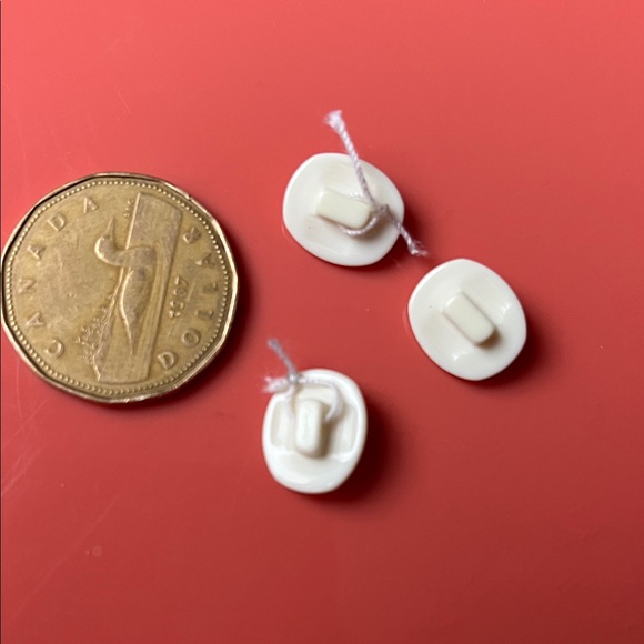 Vintage Buttons - Picture 2 of 5